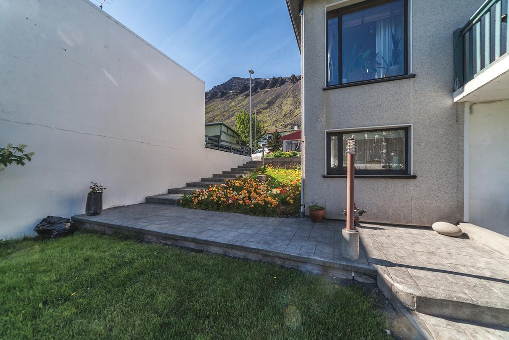 Solheimar Studio Apartment Ísafjörður Exteriör bild