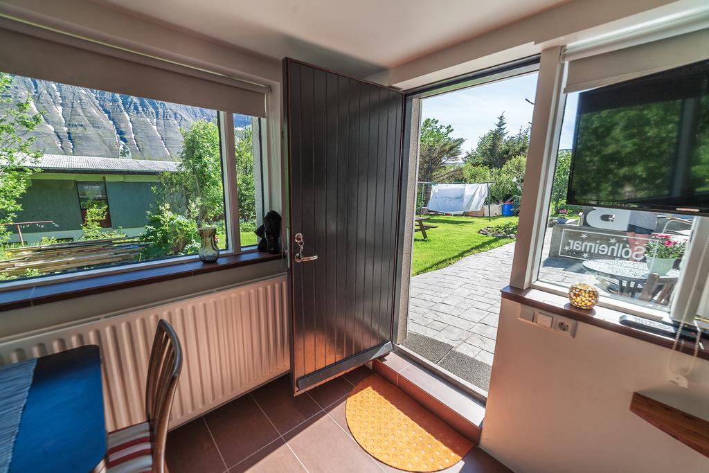 Solheimar Studio Apartment Ísafjörður Exteriör bild