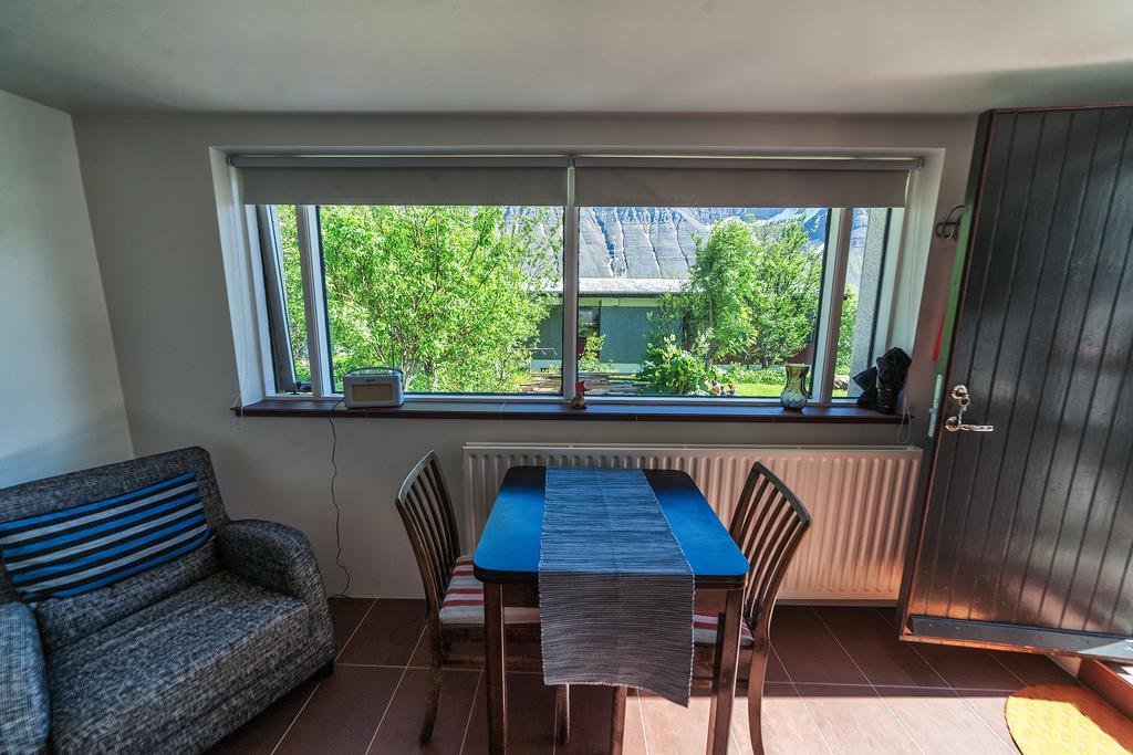 Solheimar Studio Apartment Ísafjörður Exteriör bild